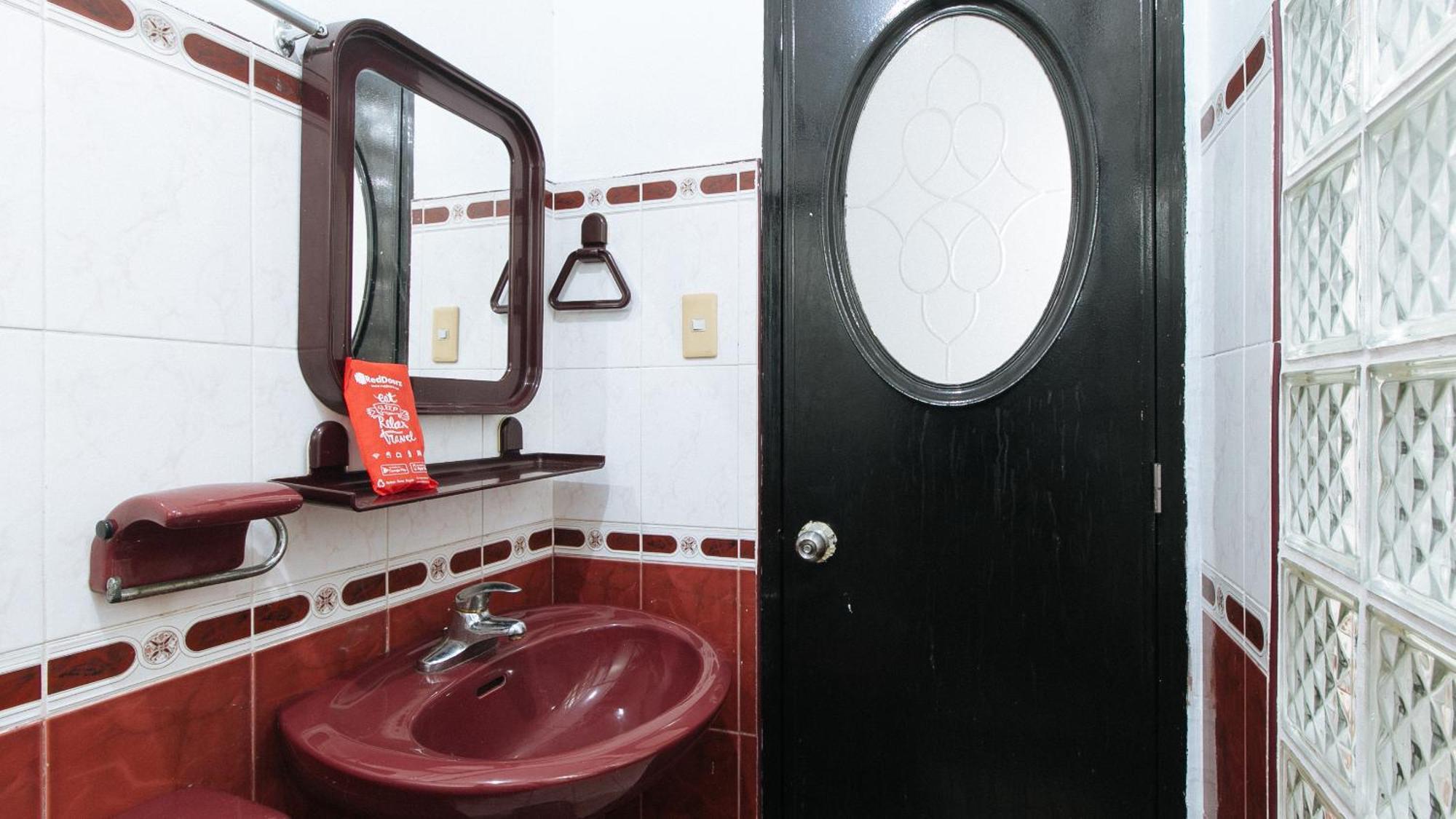 Reddoorz At Plus Villa Gloria Taguig Exterior foto